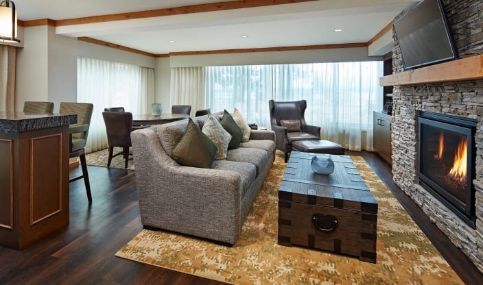 One-Bedroom Lakefront Suite